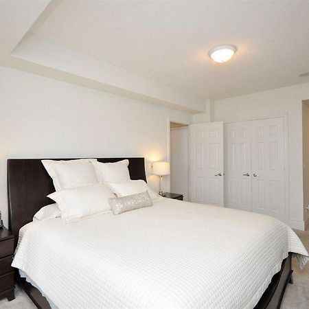 Downtown Mississauga Executive Suites Sq1 エクステリア 写真