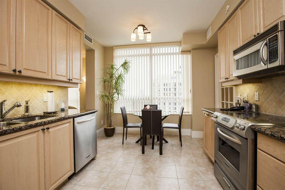 Downtown Mississauga Executive Suites Sq1 エクステリア 写真