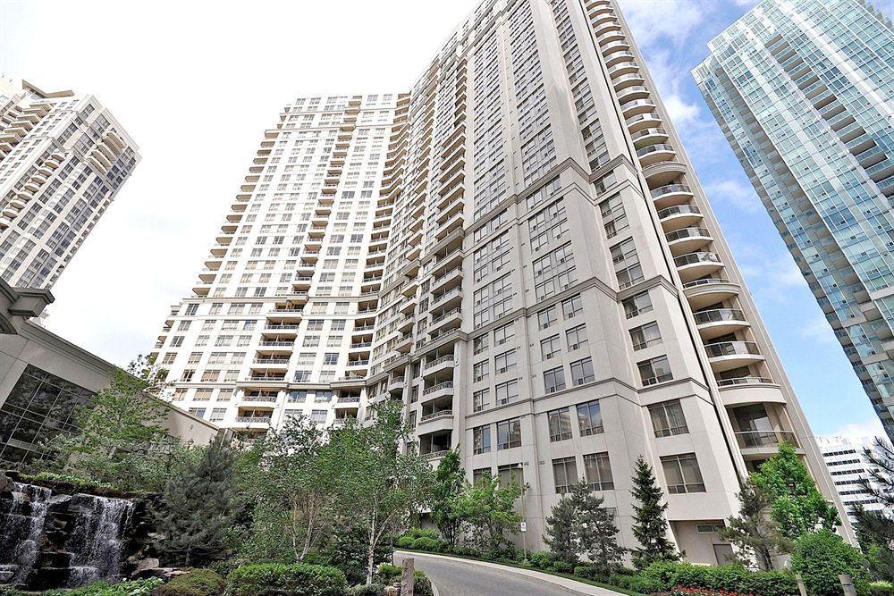 Downtown Mississauga Executive Suites Sq1 エクステリア 写真
