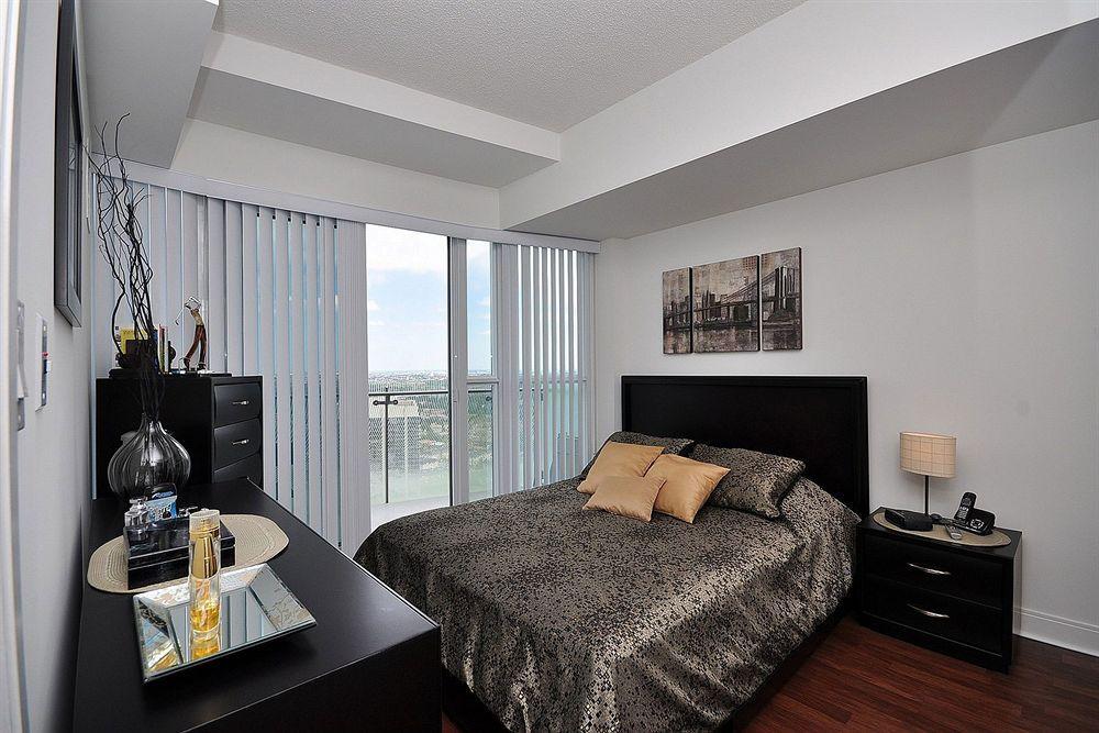 Downtown Mississauga Executive Suites Sq1 エクステリア 写真
