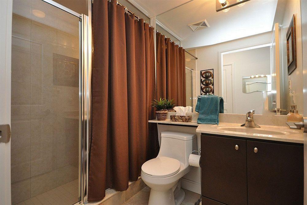 Downtown Mississauga Executive Suites Sq1 エクステリア 写真