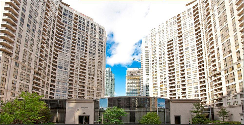 Downtown Mississauga Executive Suites Sq1 エクステリア 写真